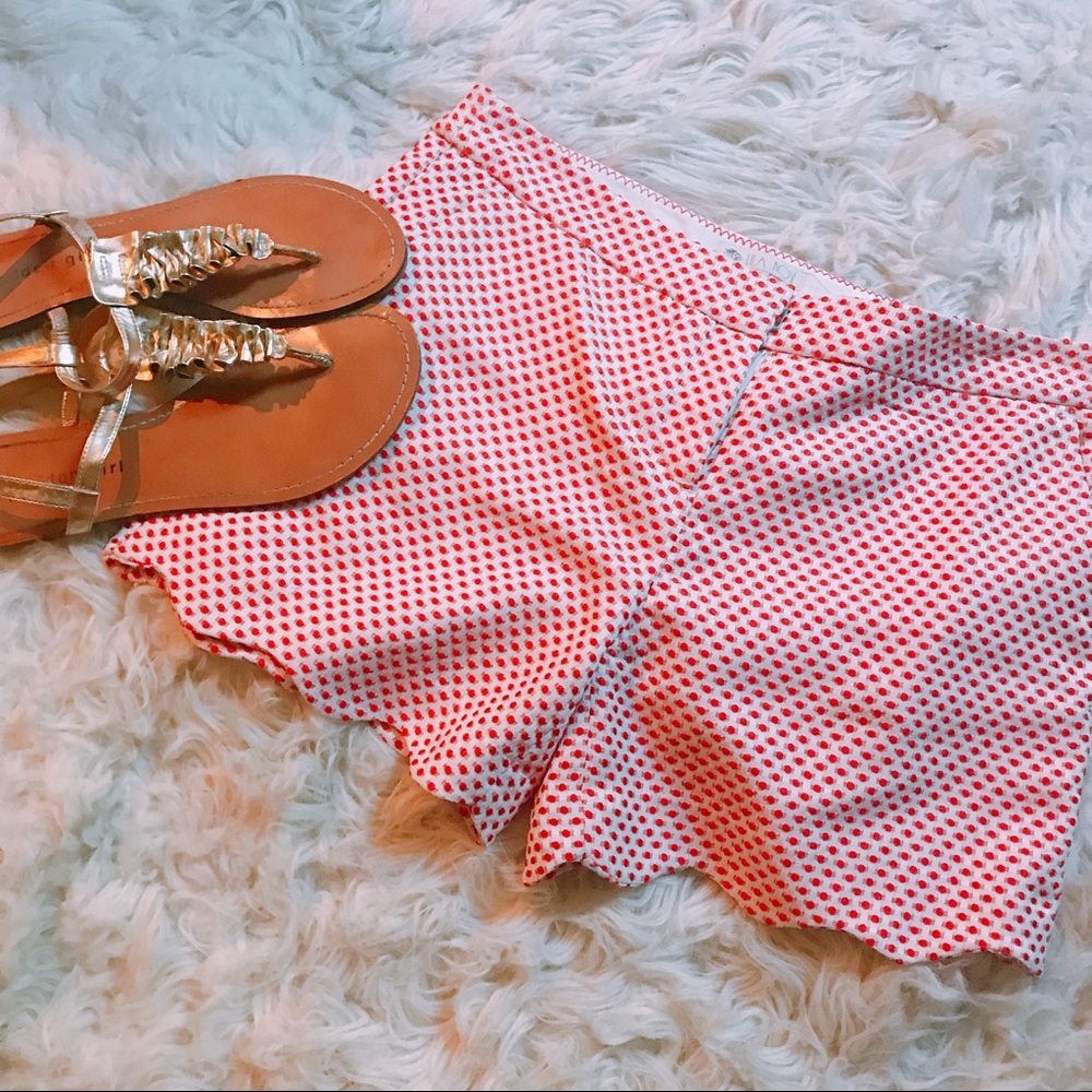 Red polka dotted shorts with scalloped trim SZ 2